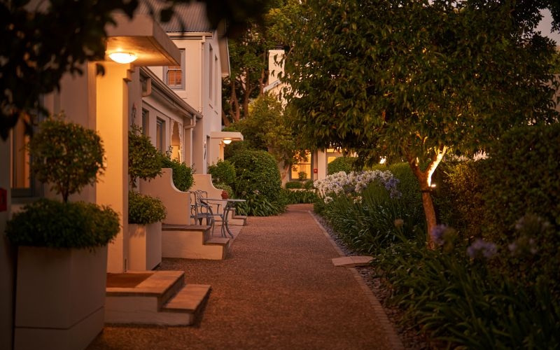 LeQuartierFrancais-Walkways-Night